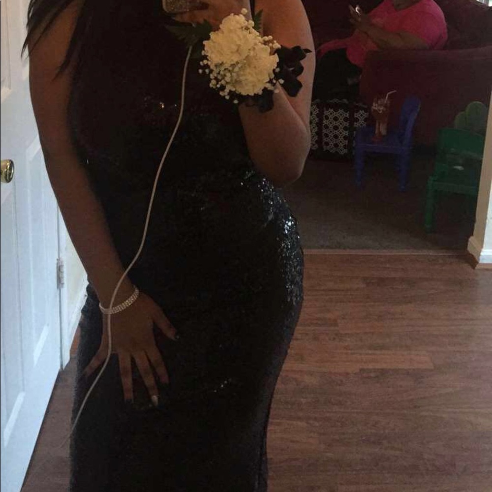 Black sleeveless prom dress